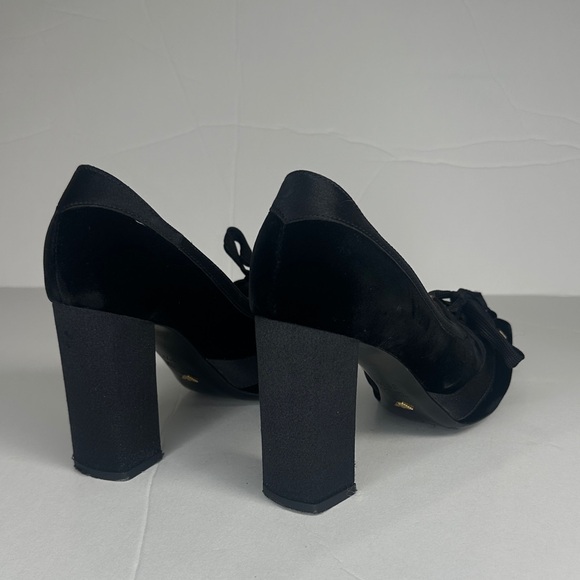 Elegant Black Velvet Heels - Picture 6 of 9